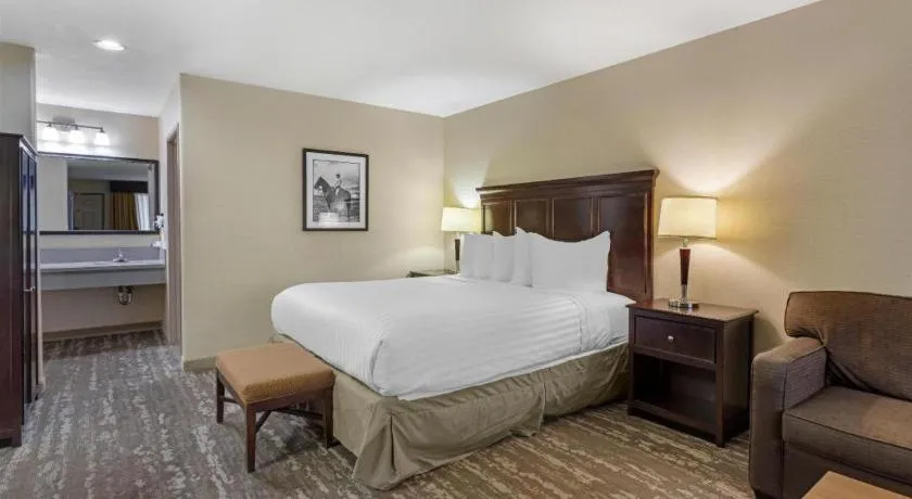 Bed in Best Western Frontier Motel