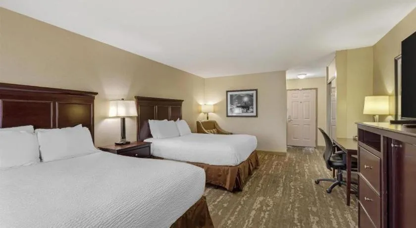 Bed in Best Western Frontier Motel