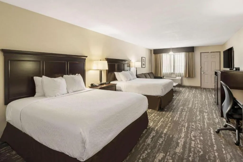 Bed in Best Western Frontier Motel