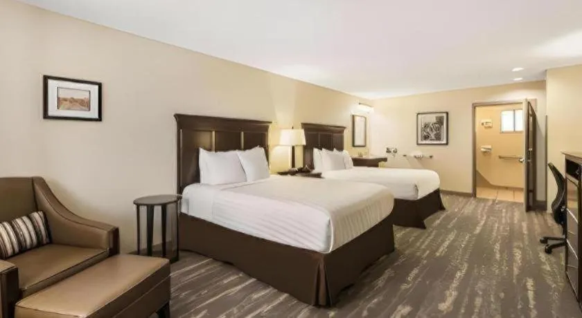 Bed in Best Western Frontier Motel