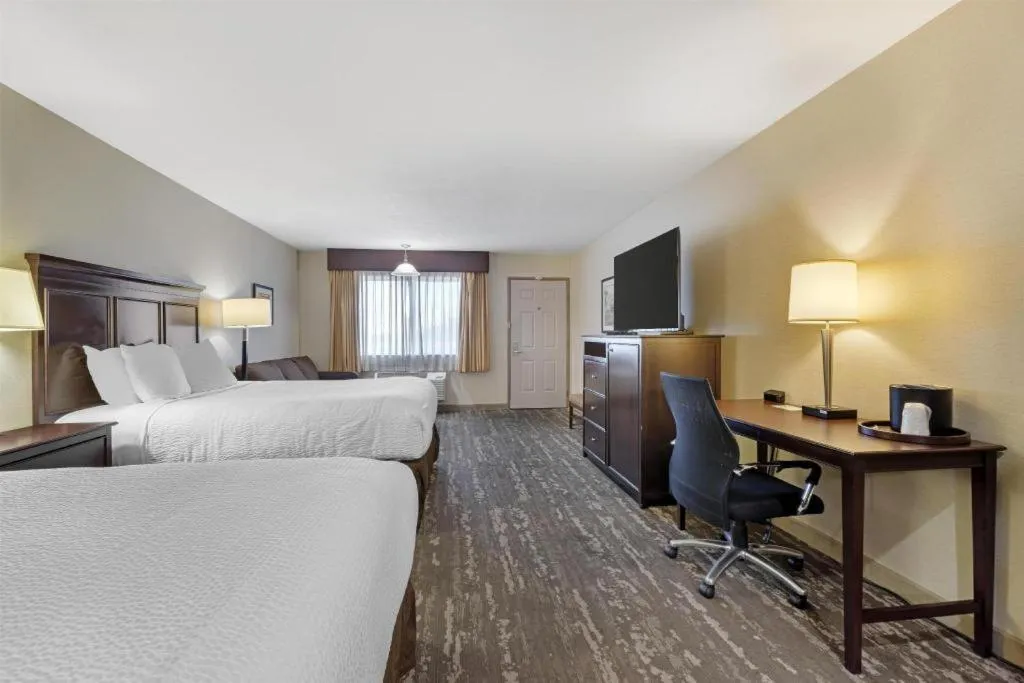 Bed in Best Western Frontier Motel