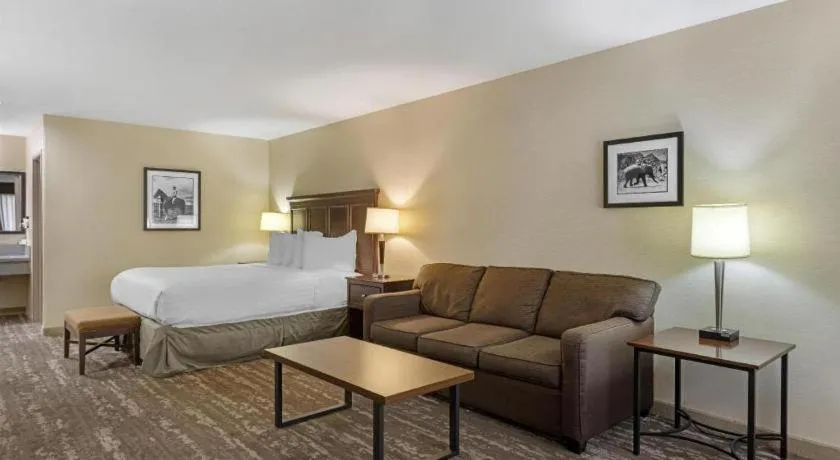 Bed in Best Western Frontier Motel