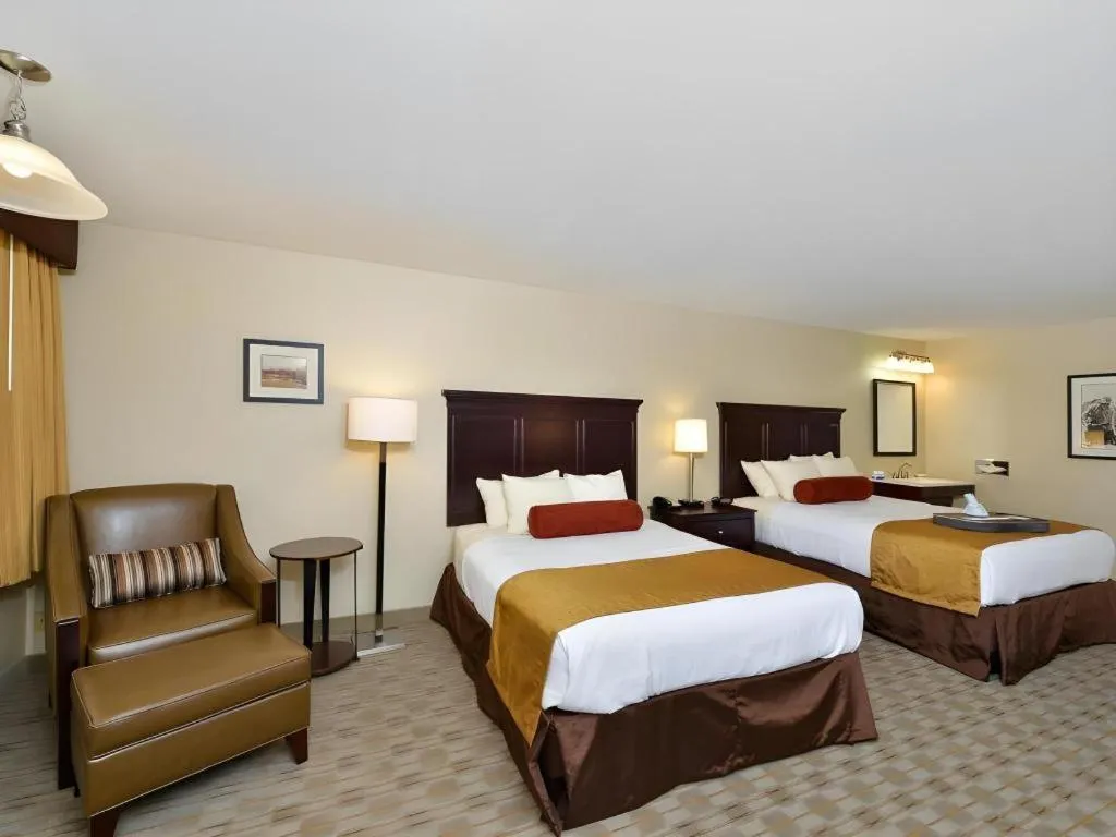 Bed in Best Western Frontier Motel