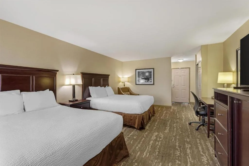 Bed in Best Western Frontier Motel