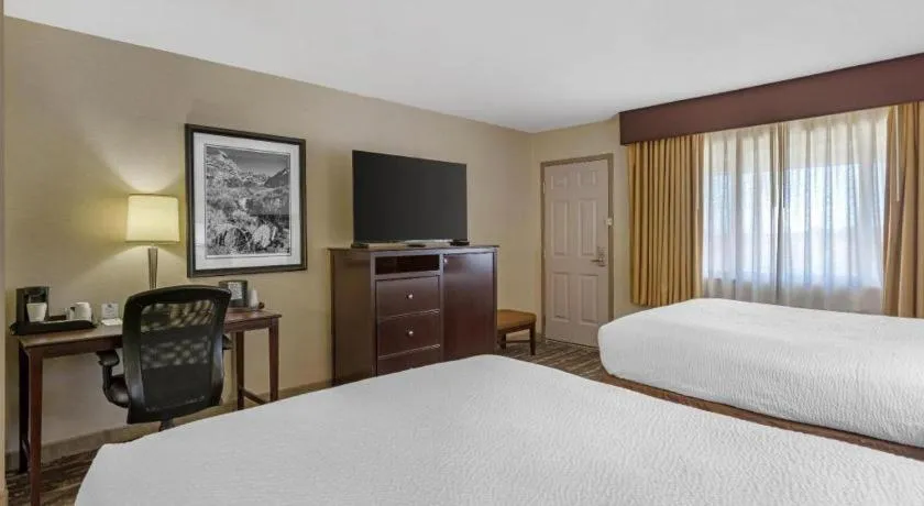 Bed in Best Western Frontier Motel