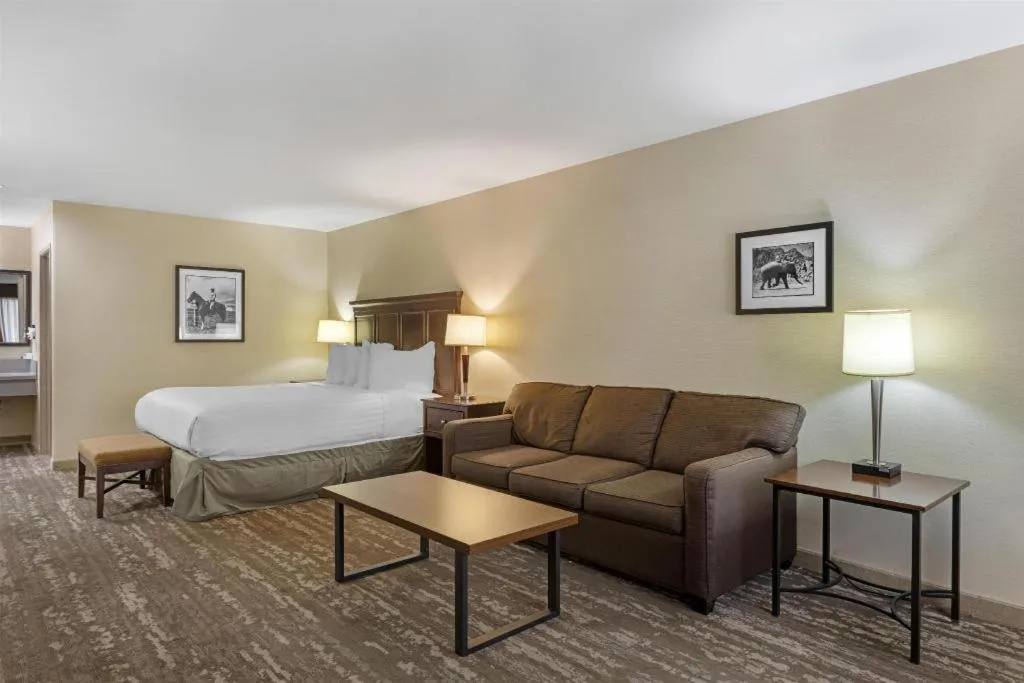 Bed in Best Western Frontier Motel