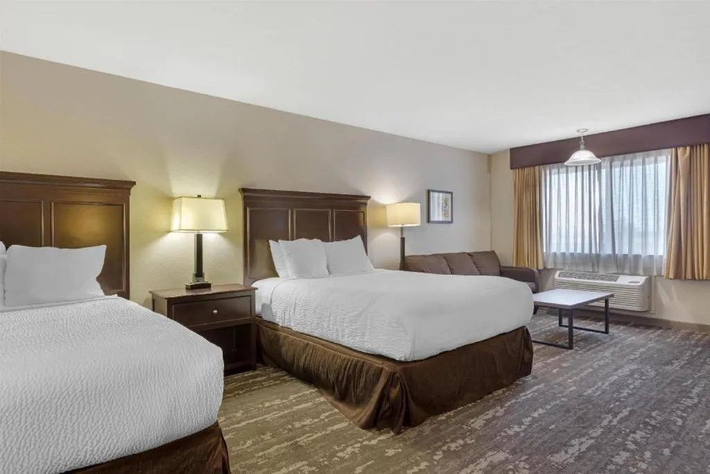 Bed in Best Western Frontier Motel