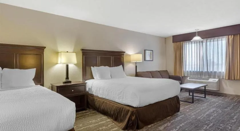 Bed in Best Western Frontier Motel