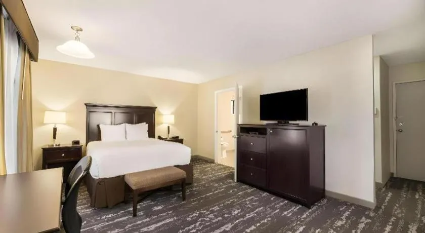 Bed in Best Western Frontier Motel