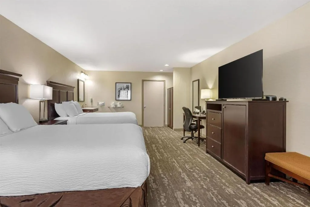 Bed in Best Western Frontier Motel