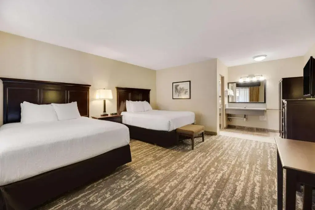 Bed in Best Western Frontier Motel Bed in Best Western Frontier Motel