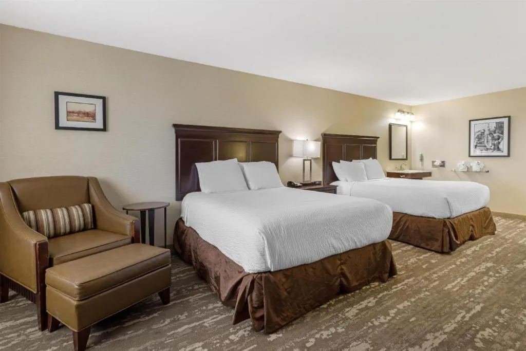 Bed in Best Western Frontier Motel