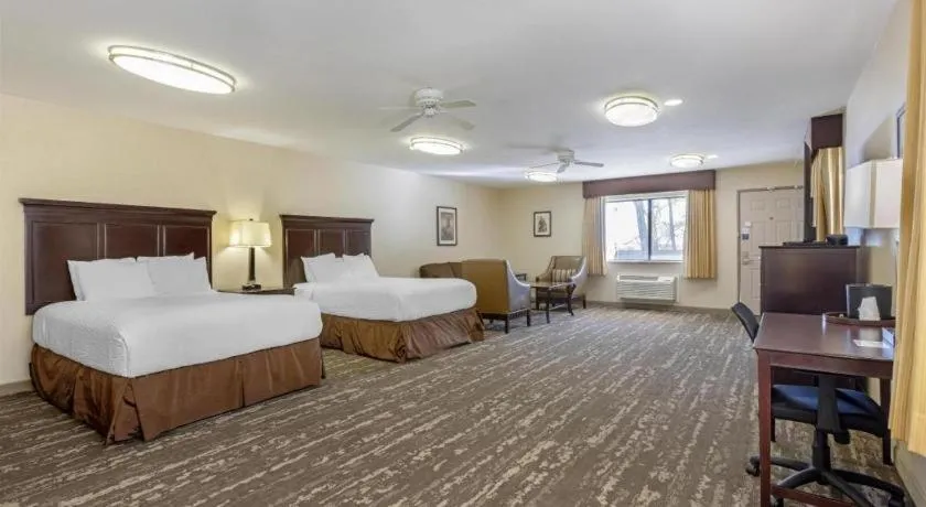 Bed in Best Western Frontier Motel