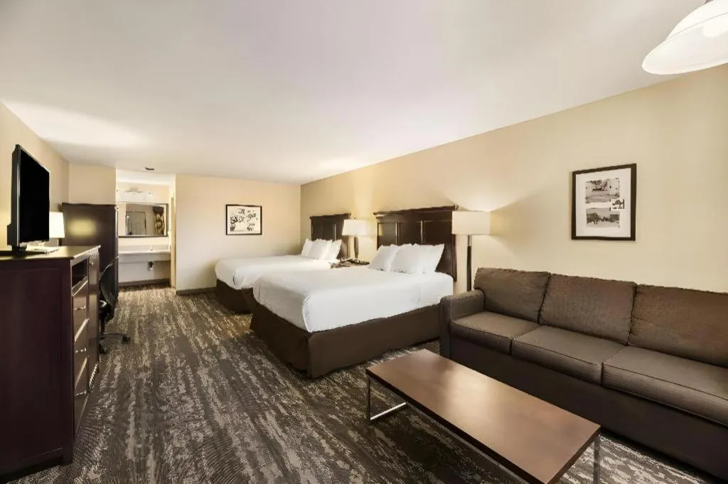 Bed in Best Western Frontier Motel