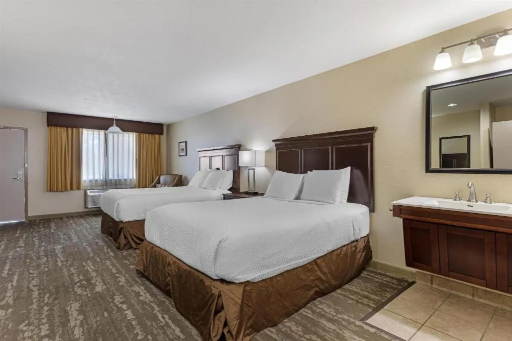 Bed in Best Western Frontier Motel