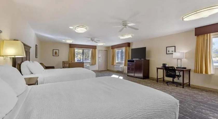 Bed in Best Western Frontier Motel