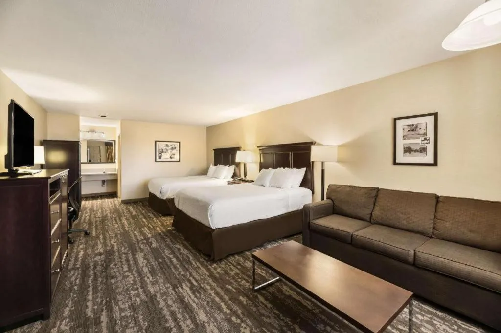 Bed in Best Western Frontier Motel