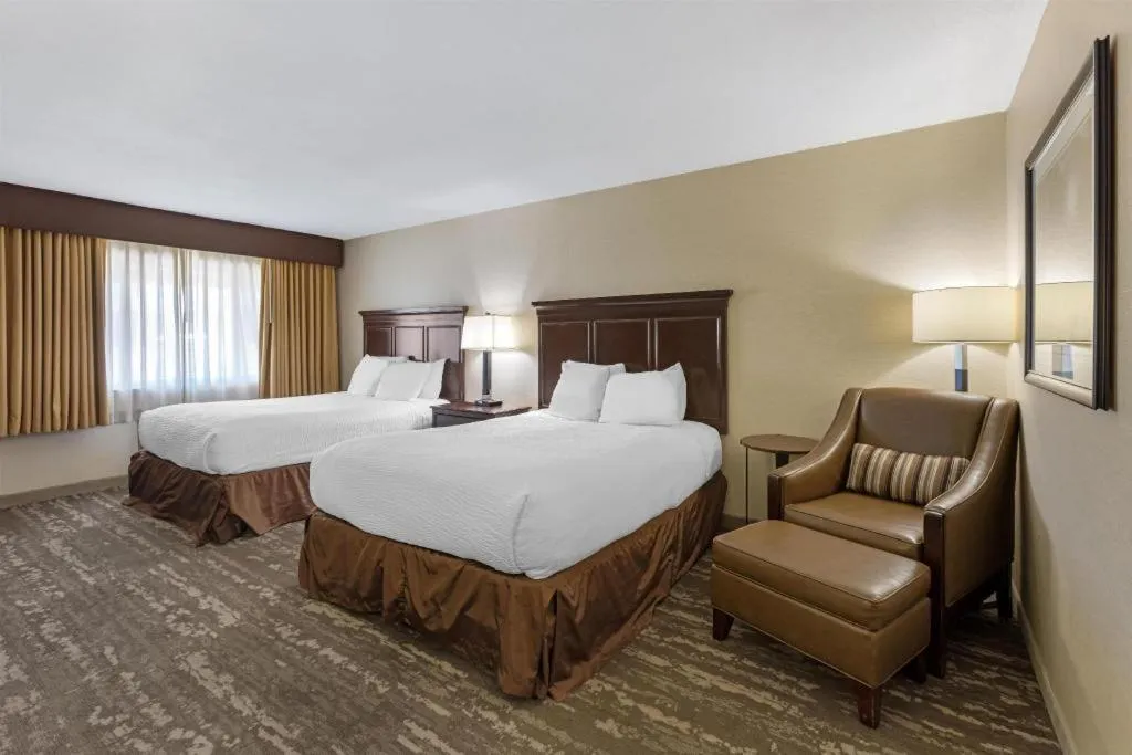 Bed in Best Western Frontier Motel