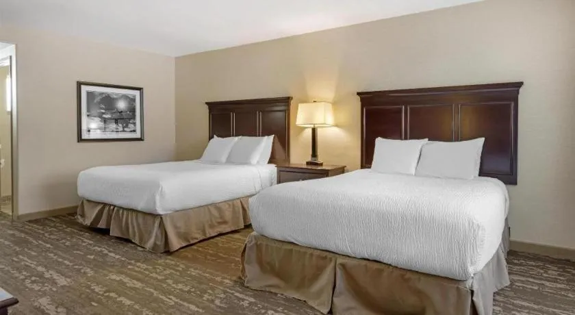 Bed in Best Western Frontier Motel