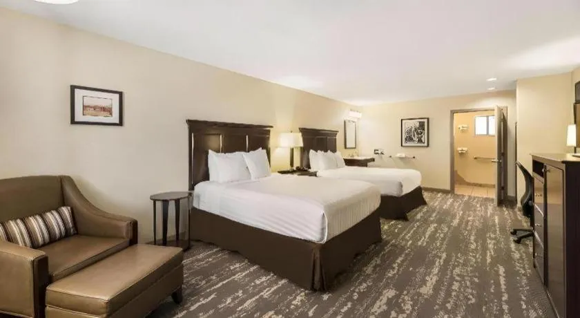 Bed in Best Western Frontier Motel