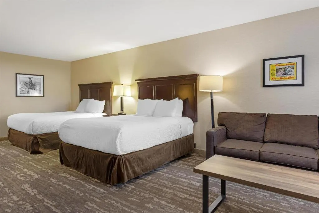 Bed in Best Western Frontier Motel