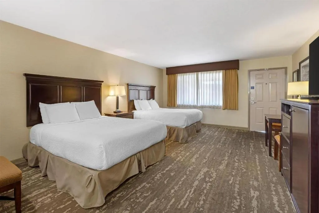 Bed in Best Western Frontier Motel