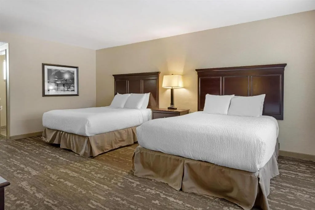 Bed in Best Western Frontier Motel