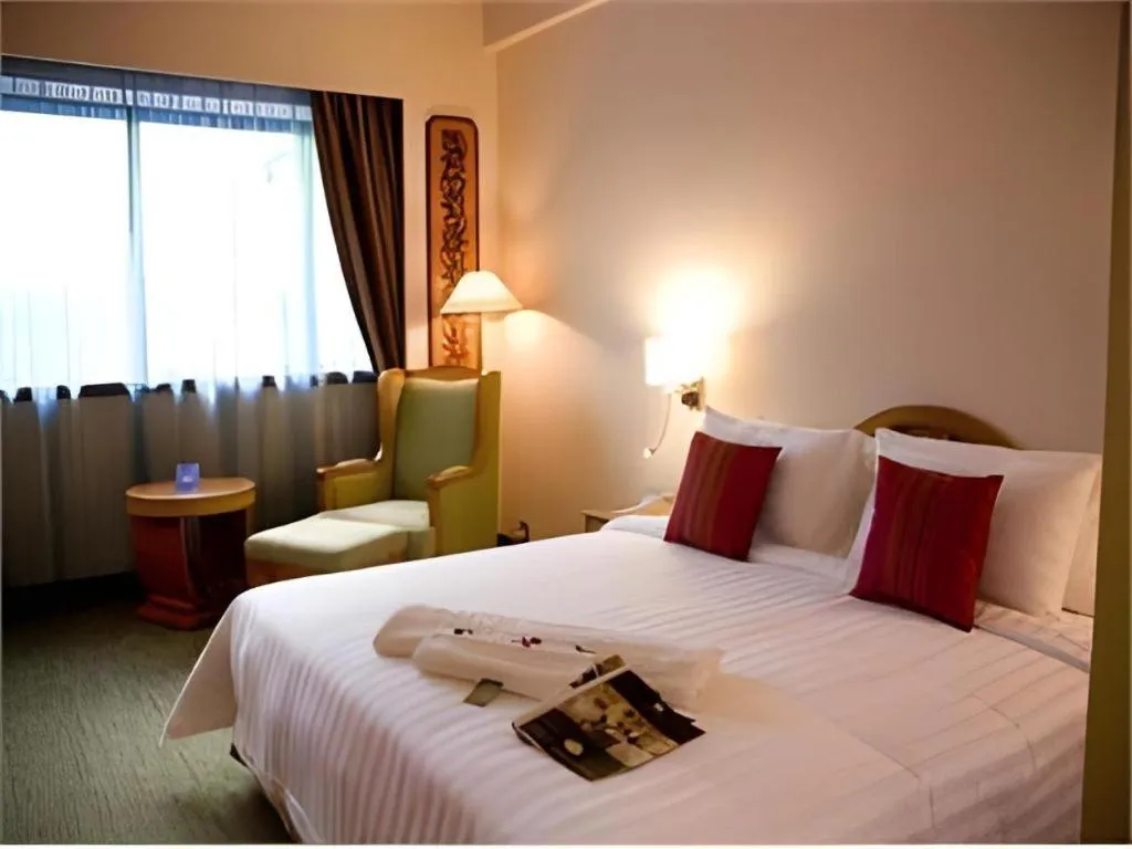 Bed in The CentrePoint Hotel