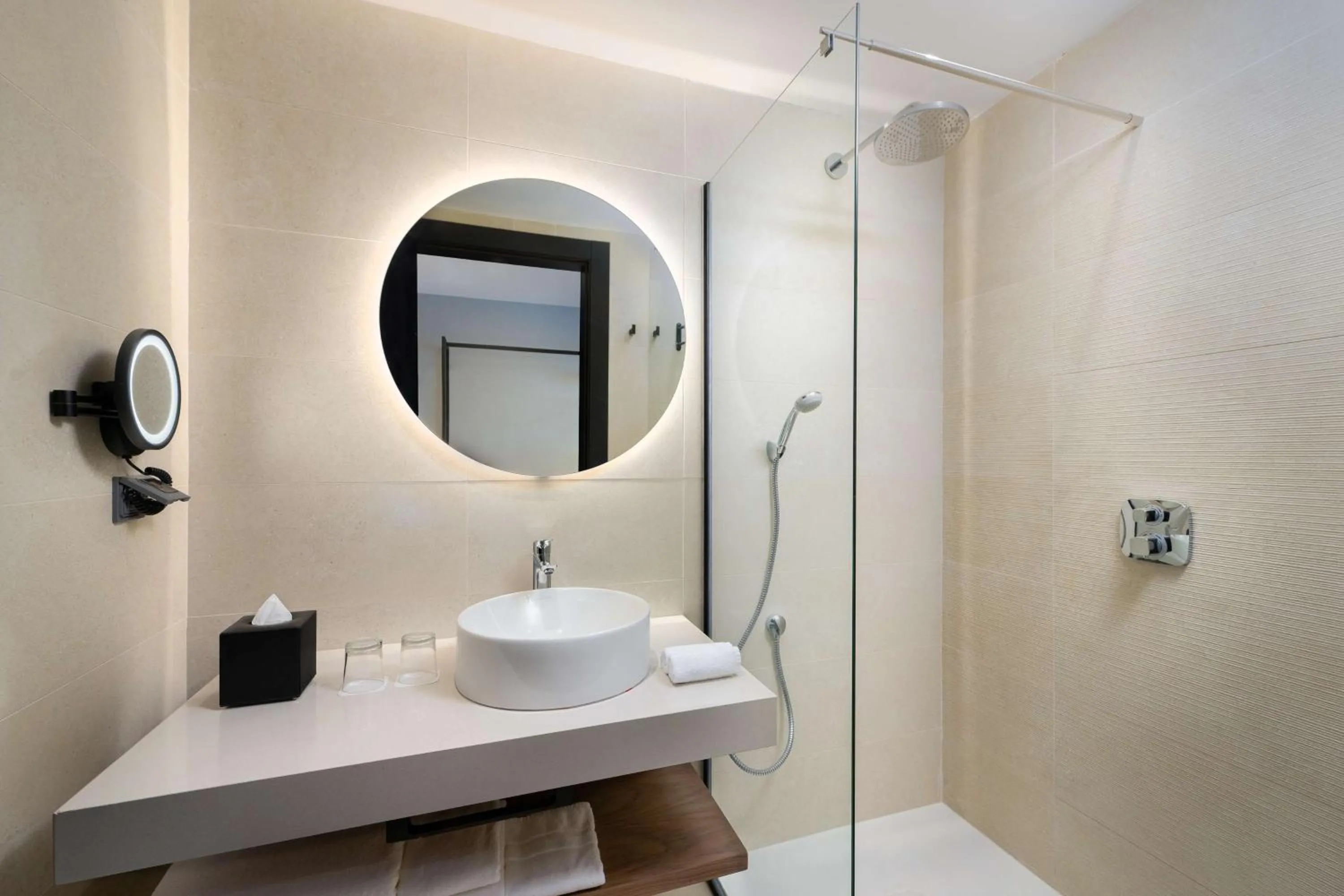 Shower in Radisson Hotel Casablanca Gauthier La Citadelle