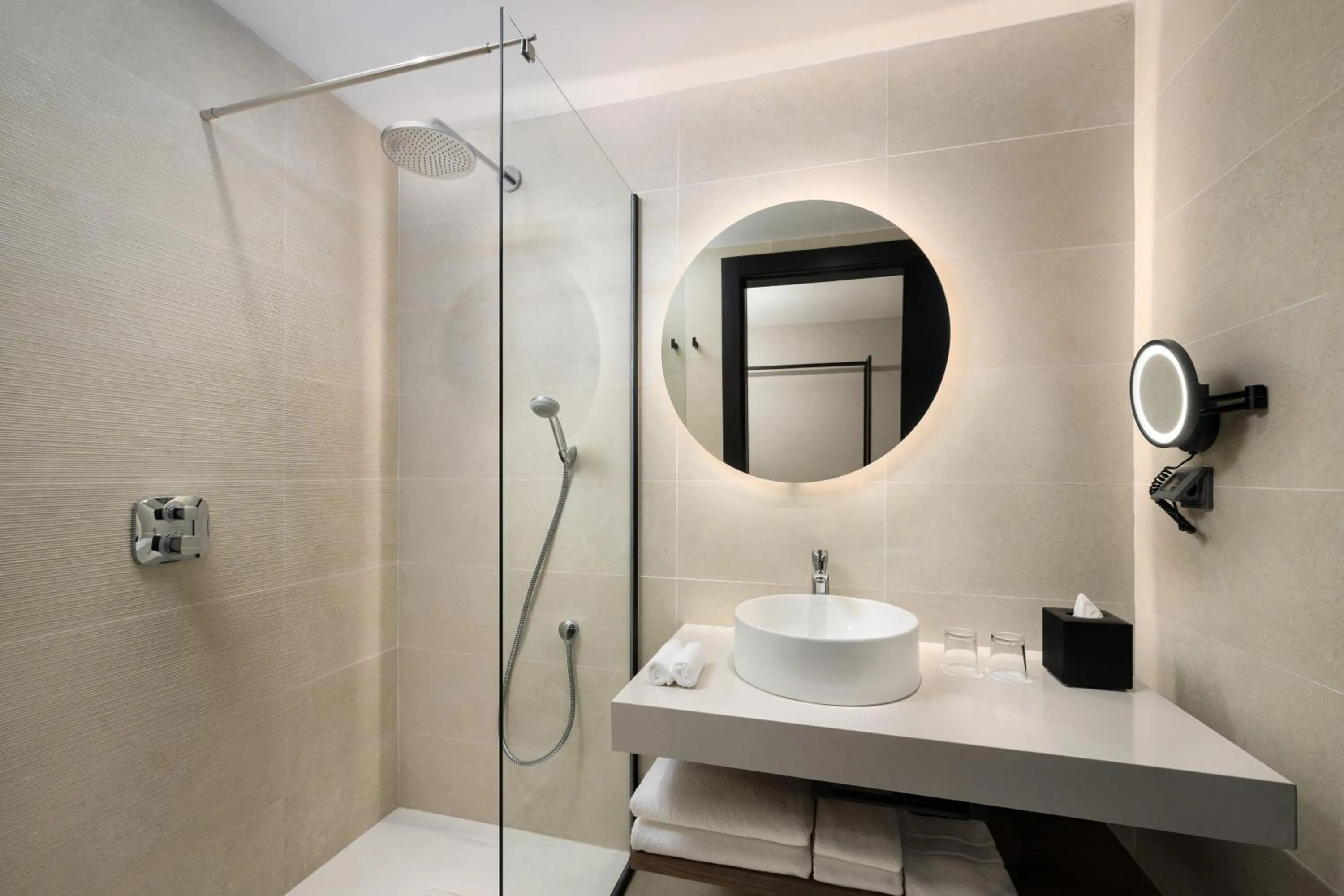 Shower in Radisson Hotel Casablanca Gauthier La Citadelle