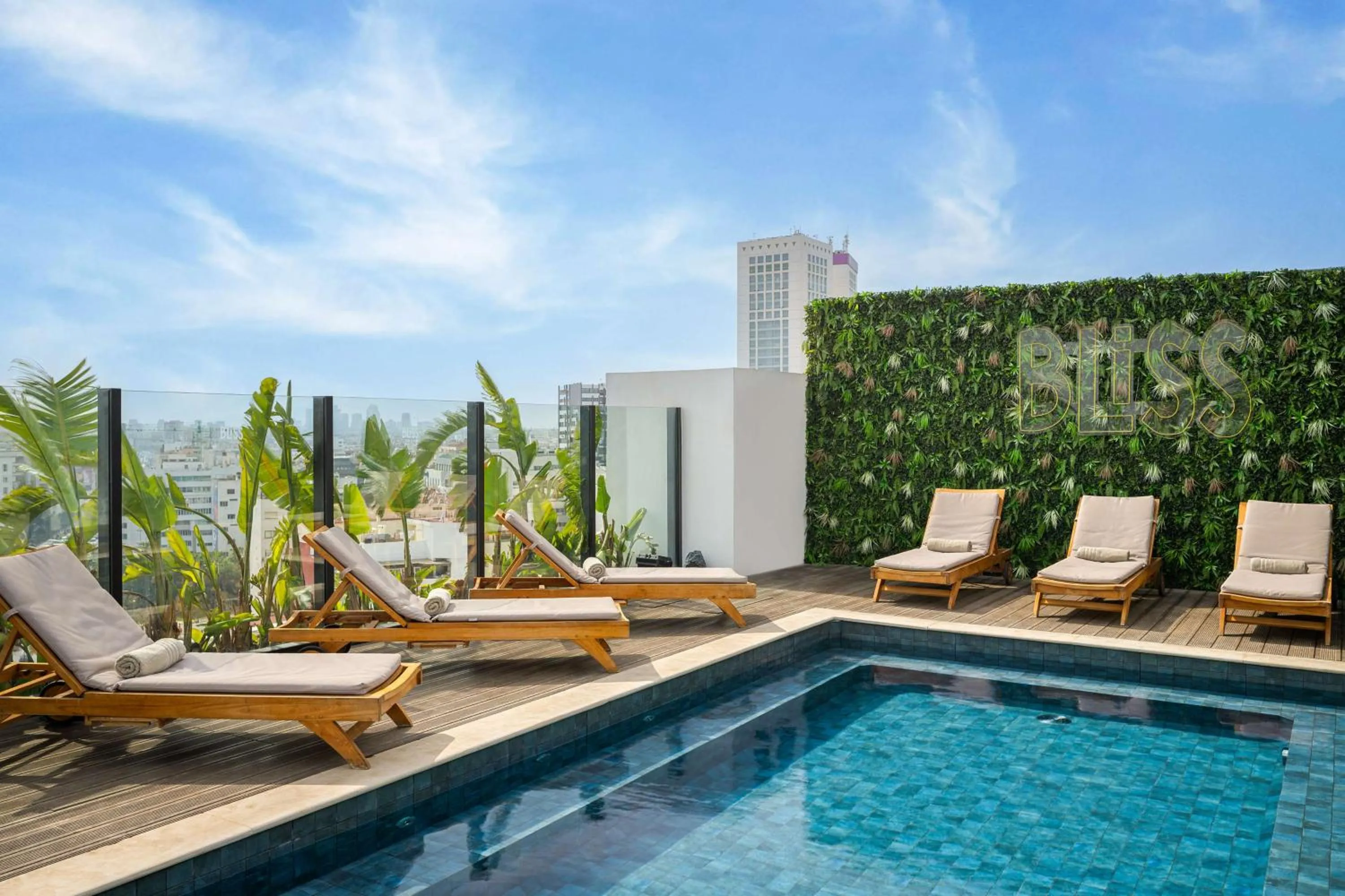 Pool view in Radisson Hotel Casablanca Gauthier La Citadelle