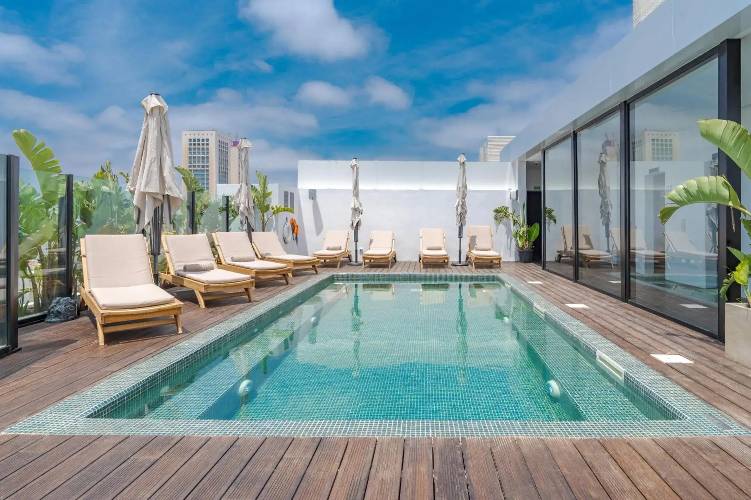 Swimming pool in Radisson Hotel Casablanca Gauthier La Citadelle Swimming pool in Radisson Hotel Casablanca Gauthier La Citadelle