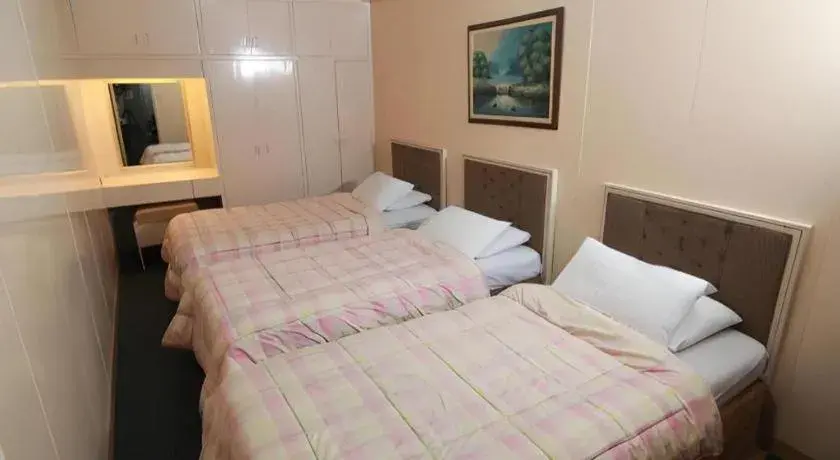 Bed in Hotel Supreme Bed in Hotel Supreme