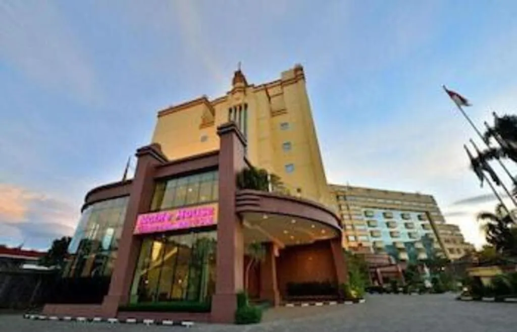 Grand Aquila Hotel