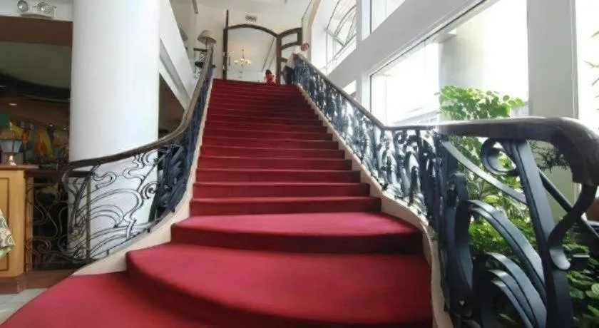 Hotel Supreme Convention Plaza