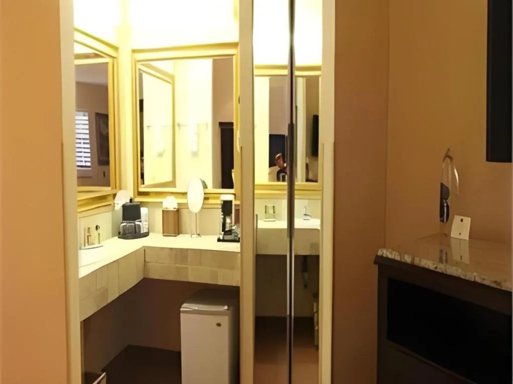 Laguna Brisas - A Beach Hotel