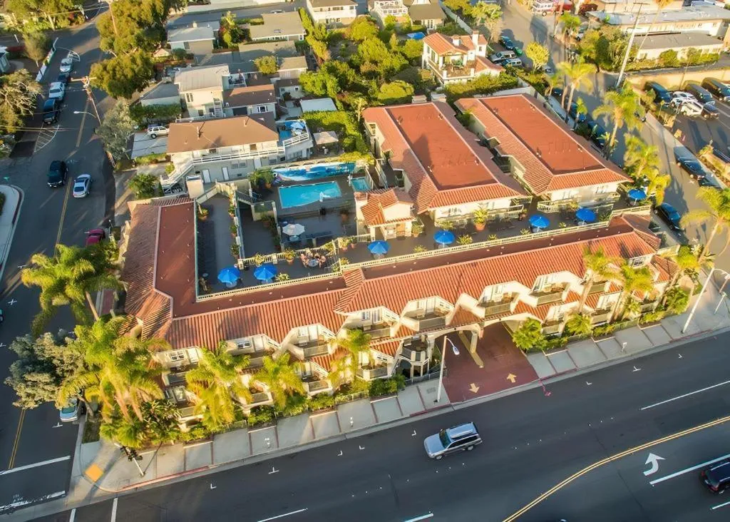 Laguna Brisas - A Beach Hotel