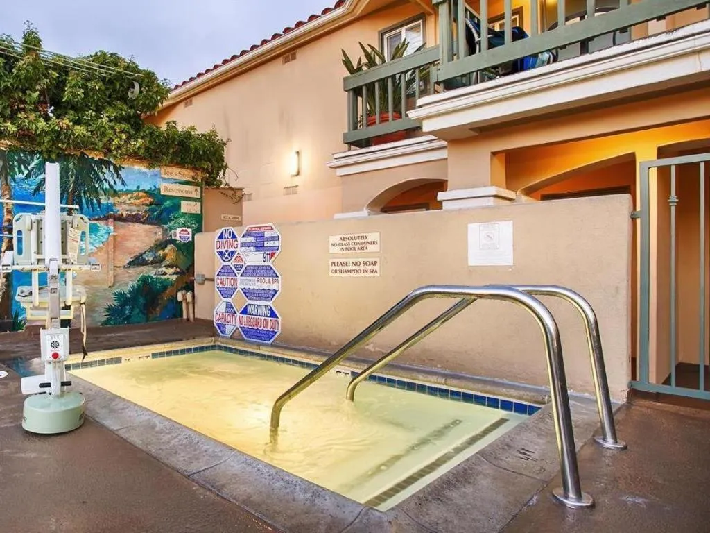 Laguna Brisas - A Beach Hotel