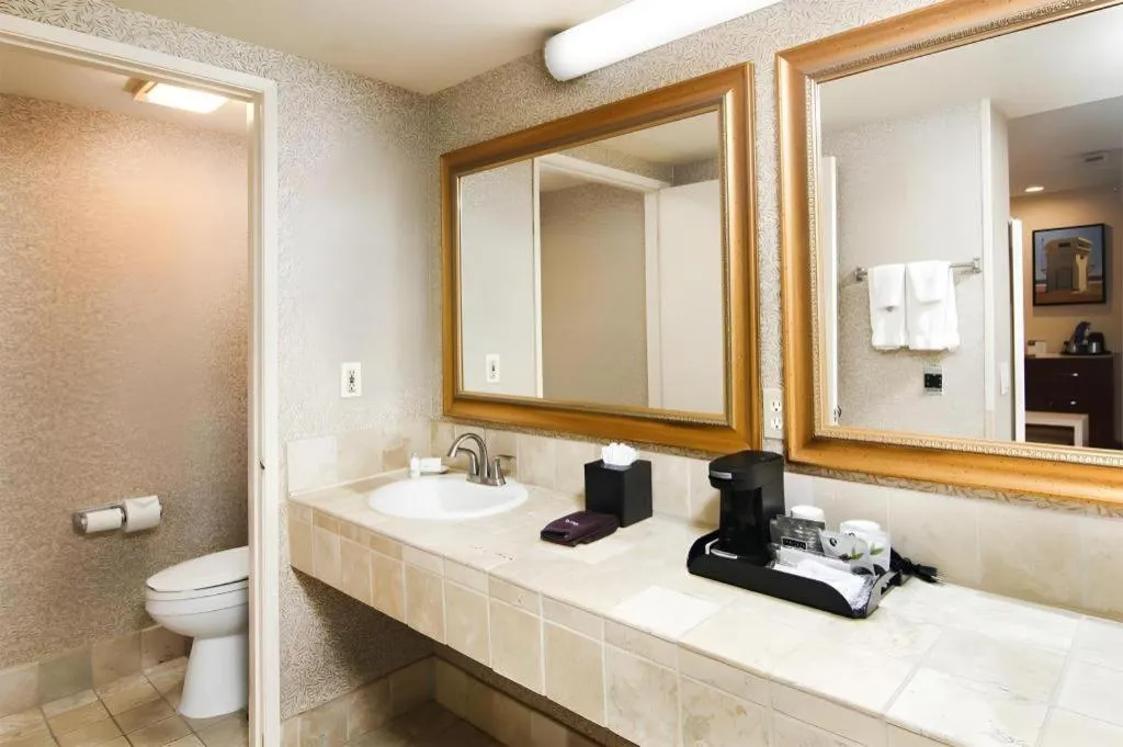 Laguna Brisas - A Beach Hotel