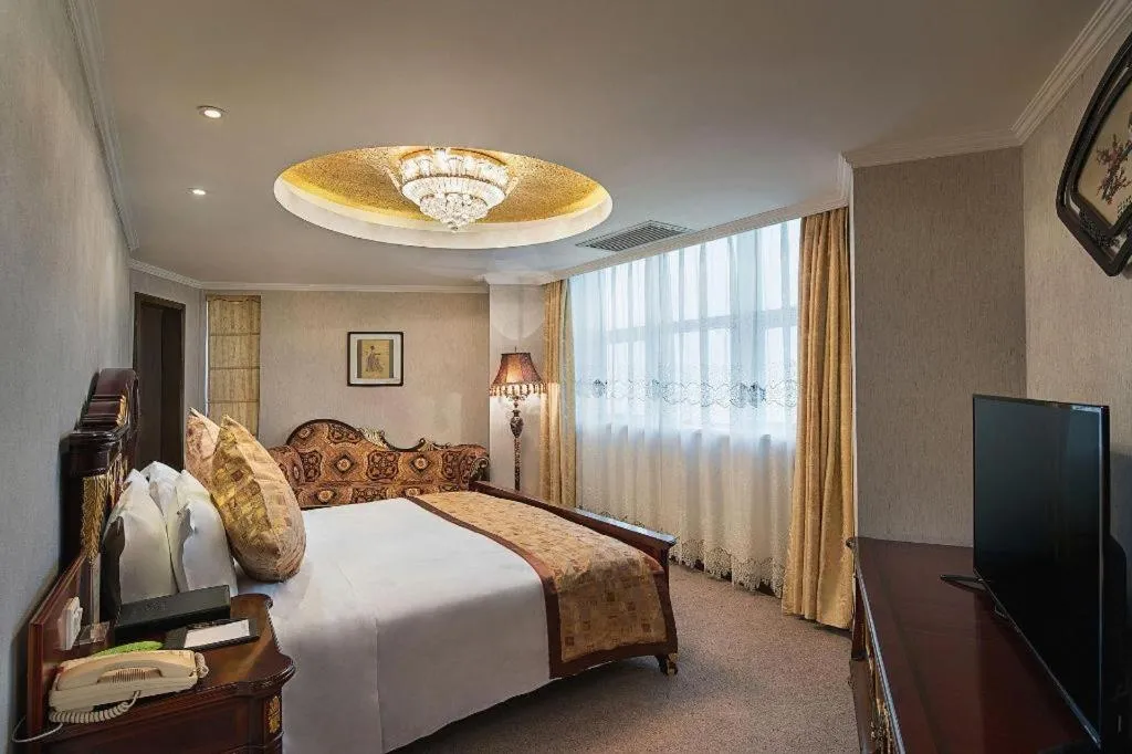 Bed in Xian Empress Hotel