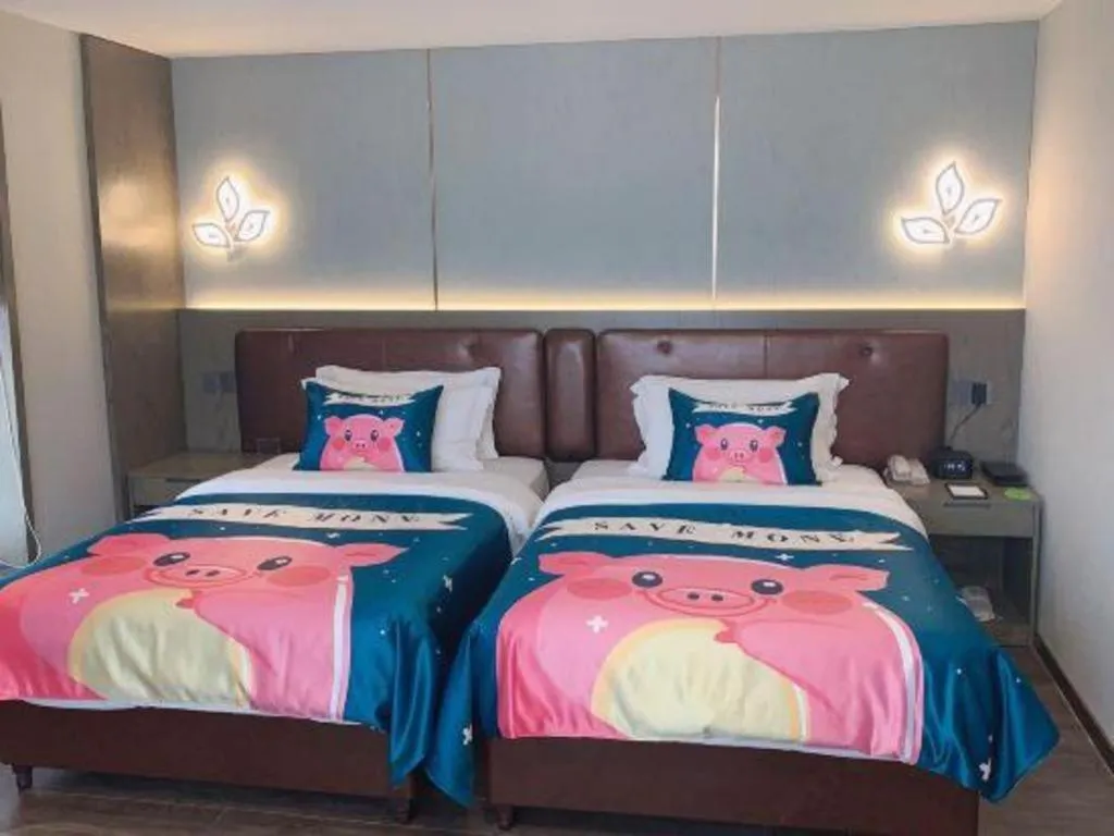 Bed in Xian Empress Hotel