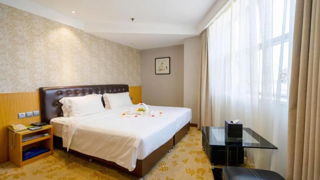 Bed in Xian Empress Hotel