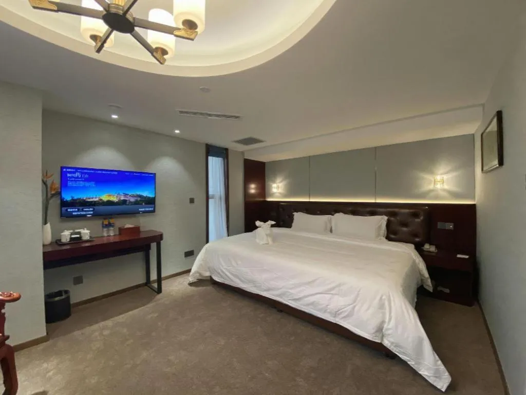 Bed in Xian Empress Hotel