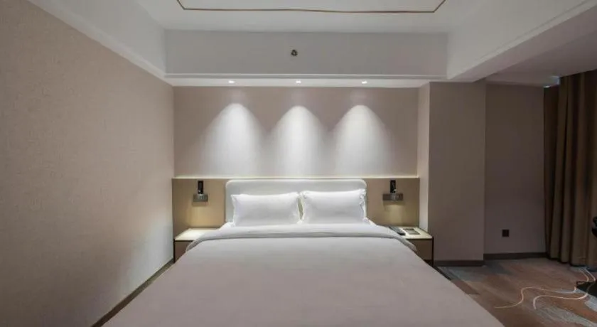 Bed in Xian Empress Hotel