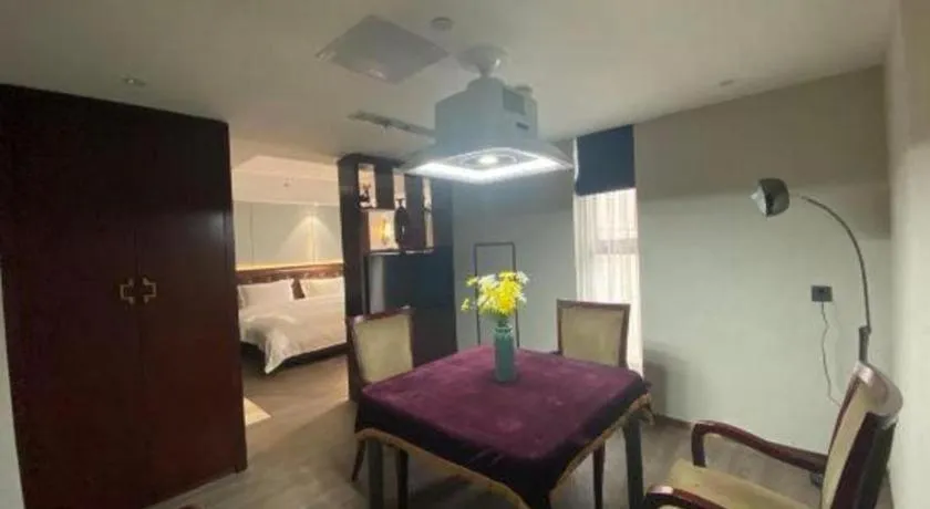 Bed in Xian Empress Hotel