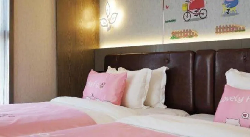 Bed in Xian Empress Hotel