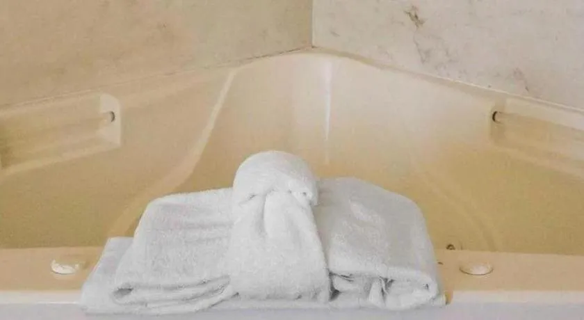 Quality Suites Jeffersonville - Louisville North