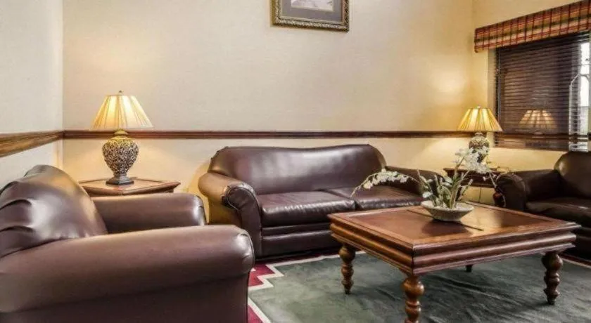 Quality Suites Jeffersonville - Louisville North