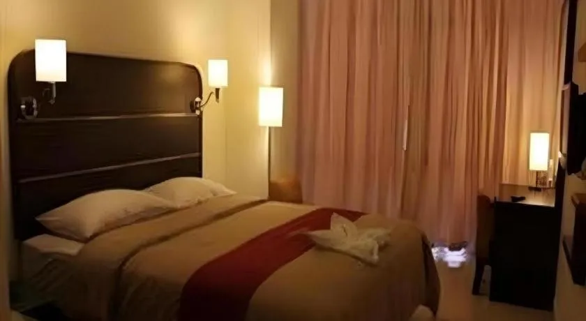 Bed in Travello Hotel Manado