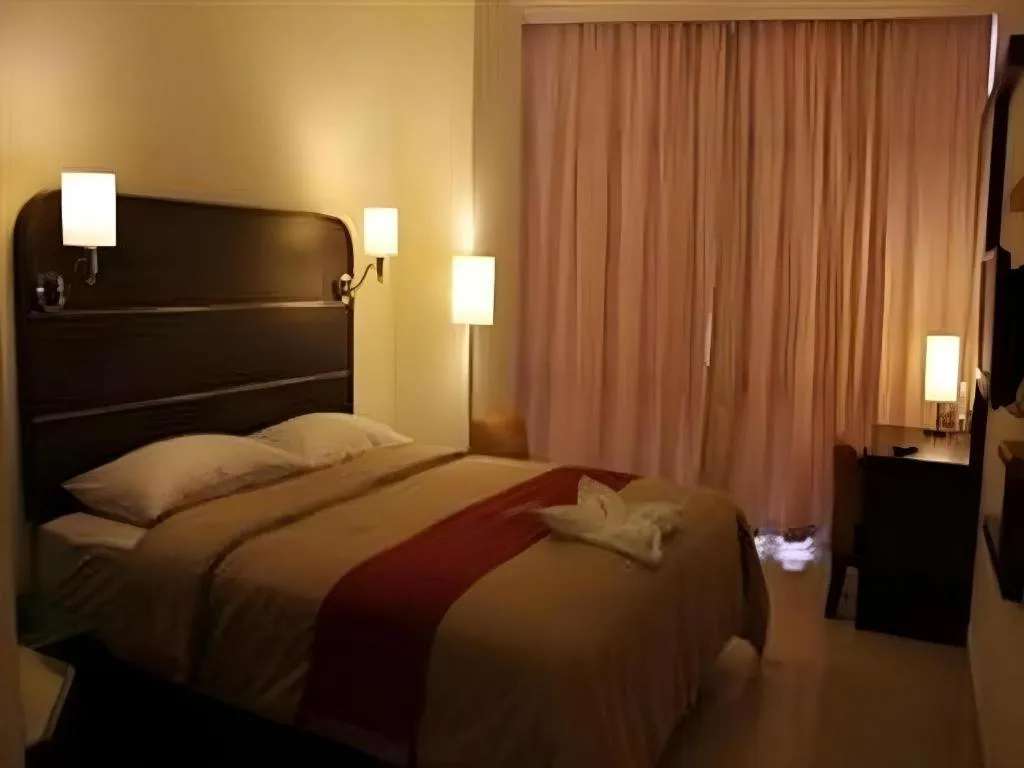 Bed in Travello Hotel Manado